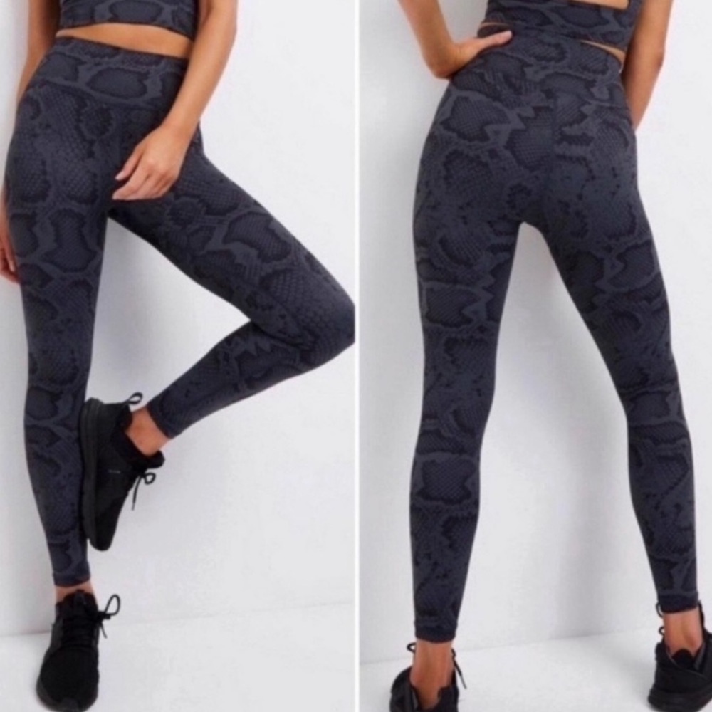 Anthropologie All Fenix Leggings Medium High Rise 7/8 Yoga Blue Snake Print